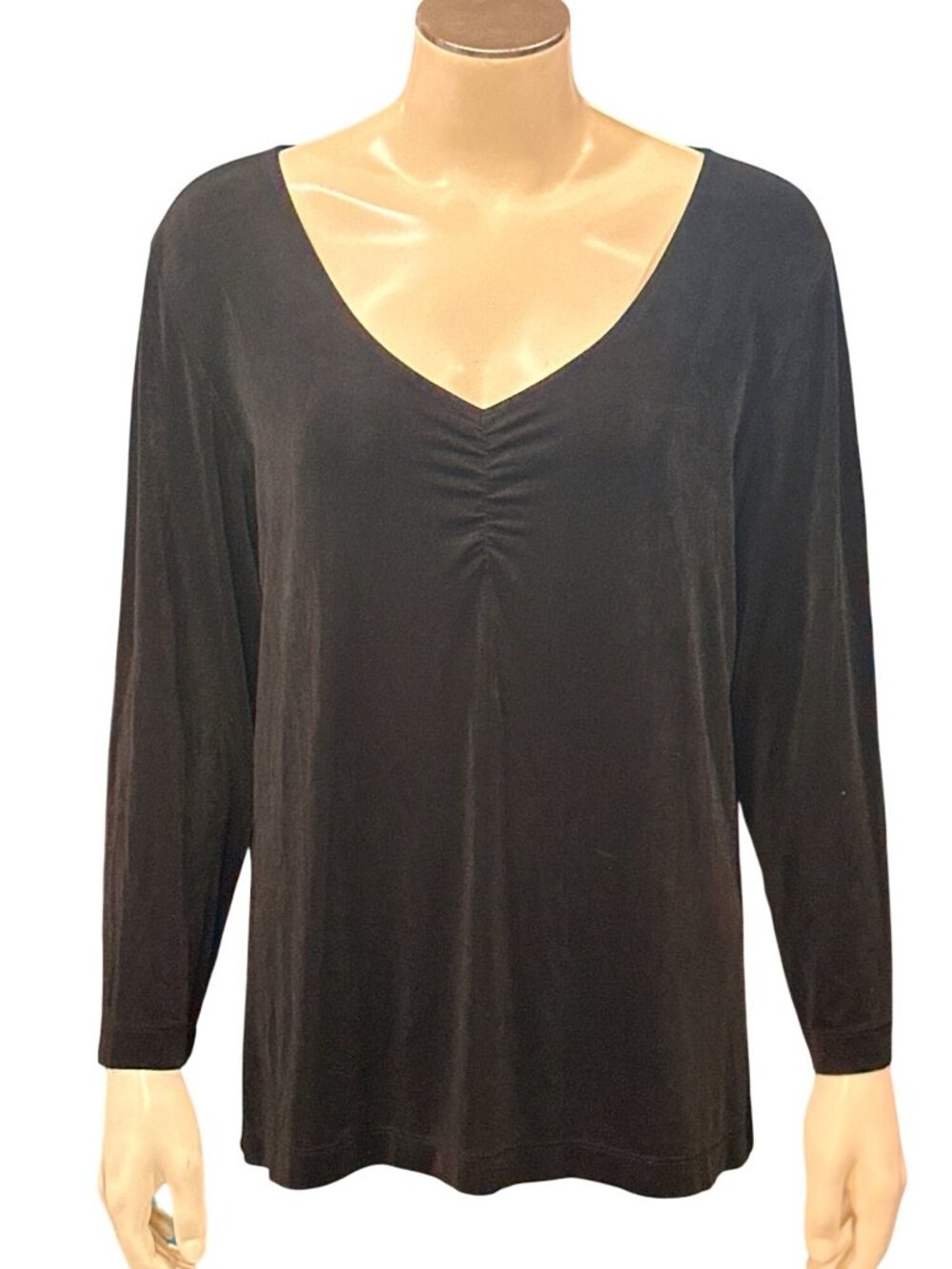 Chicos Travelers Size 2 Black Long Sleeve VNeck Top Stretchy Comfort Wardrobe